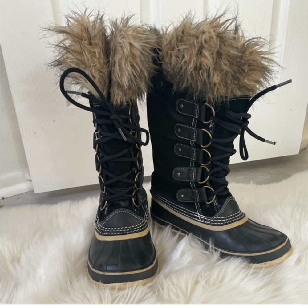WOMEN'S JOAN OF ARCTIC™ BLACK BOOTS SIZE 8. Good clean condition.SOLD!
